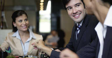 Ezekre kell figyelned, ha üzleti vacsorára mész! Üzleti vacsora etikett