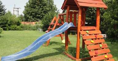 Akácfa oszlopból készült mászóka